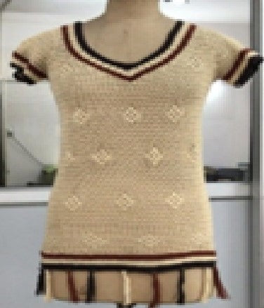 Short sleeves with striped trim